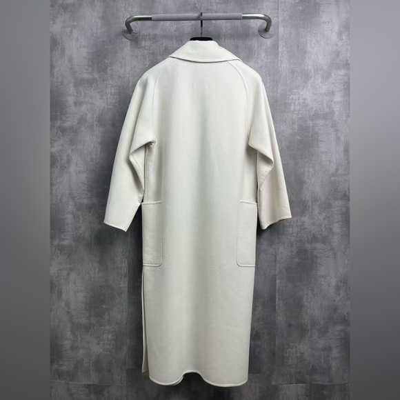 Authentic MaxMara Cream Wool Coat - Picture 3 of 5